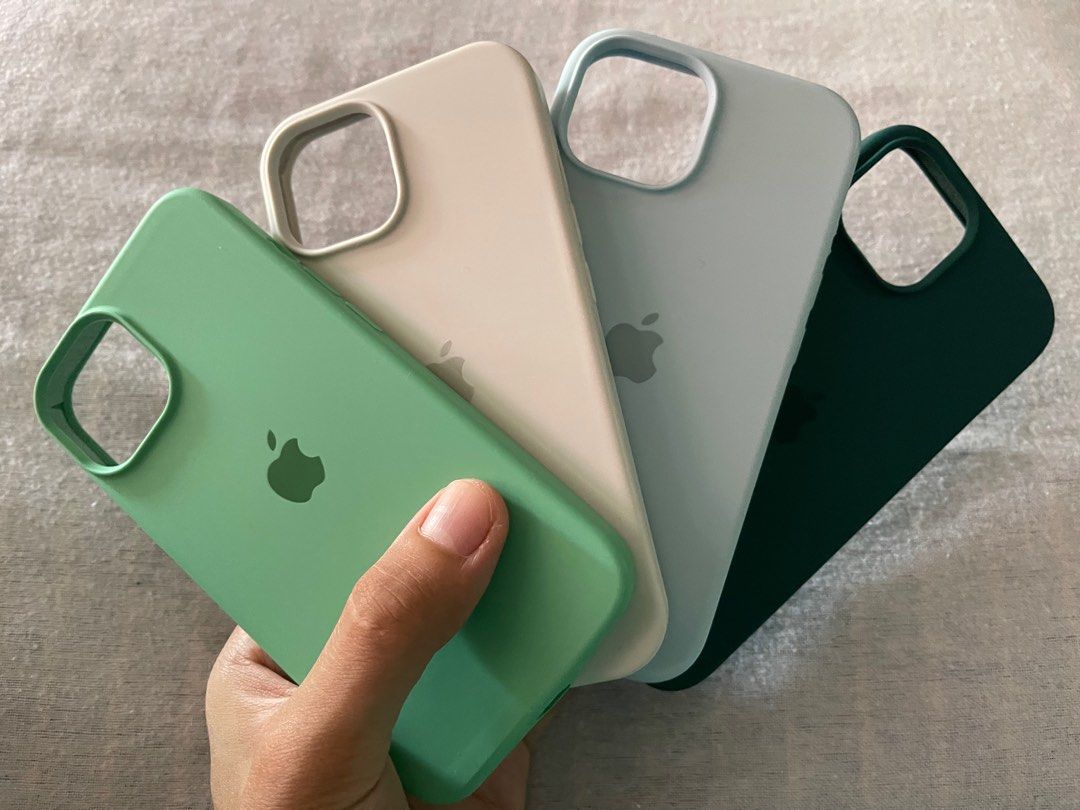 Preloved Silicone Case for iPhone 15 (Category: Cases & Sleeves) located in Manila. Submitted by crlosryes2.0 (Listing ID 1406358241, Image 2). Description: Preloved silicone case for iPhone 15 for only 300 for 4 - Made of soft silicone material. - Available in multiple colors. - Offers a comfortable grip. - Provides protection for your phone. - In good condition Not OG!!.
