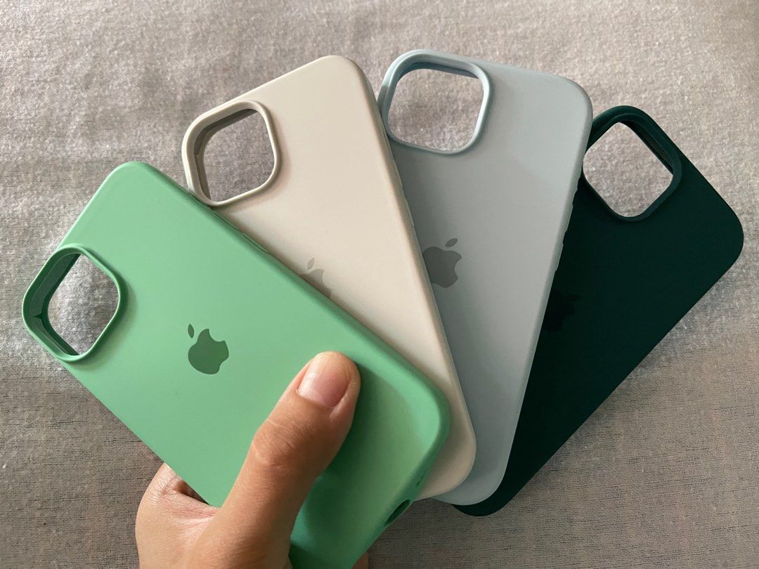 Preloved Silicone Case for iPhone 15 (Category: Cases & Sleeves) located in Manila. Submitted by crlosryes2.0 (Listing ID 1406358241, Image 1). Description: Preloved silicone case for iPhone 15 for only 300 for 4 - Made of soft silicone material. - Available in multiple colors. - Offers a comfortable grip. - Provides protection for your phone. - In good condition Not OG!!.
