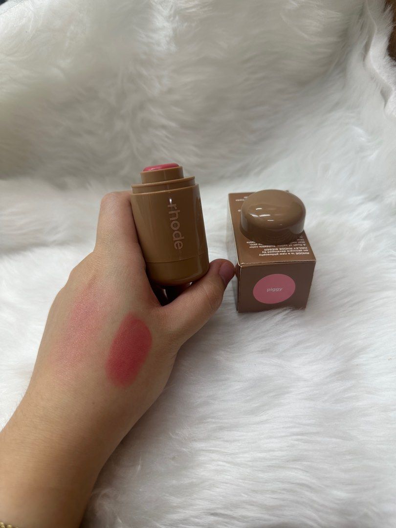 Rhode skin pocket blush in piggy (Category: Makeup) located in Roxas City. Submitted by authenthick.rxs (Listing ID 1406299557, Image 1). Description: Swatched only as per pic. Not my color :( Given to me as a gift. Not 100% sure sa authenthicity Someone said it might be fake.