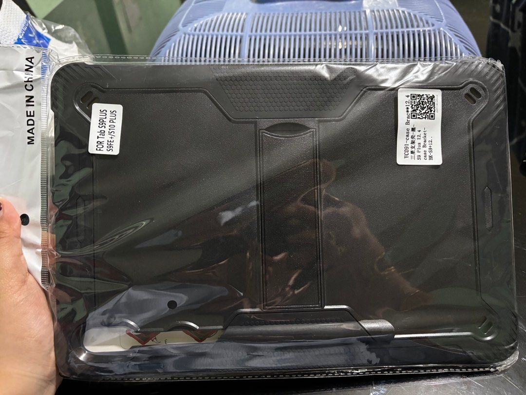 Samsung s9fe+ /s10+ HARD PROTECTIVE CASE (Category: Cases & Sleeves) located in Quezon City. Submitted by bodakfilms (Listing ID 1406380827, Image 3). Description: Ordered the wrong size.