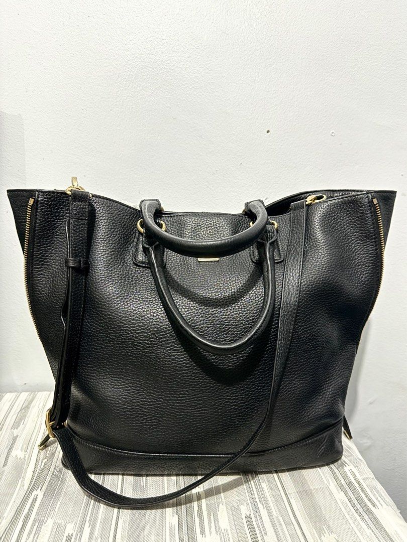 Sisley Black Leather 2-way Tote Bag: expandable (Category: Tote Bags) located in Davao. Submitted by rebaggedph (Listing ID 1406320190, Image 2). Description: SISLEY 2-Way Expandable Leather Tote Bag (Black) Elegant and versatile genuine Sisley bag perfect for work, travel, or everyday use. Can be carried by hand or worn crossbody with the adjustable strap. Details: • Authentic Sisley • 2-way carry: top handle + detachable long strap • Expandable