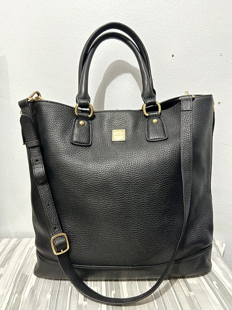 Sisley Black Leather 2-way Tote Bag: expandable (Category: Tote Bags) located in Davao. Submitted by rebaggedph (Listing ID 1406320190, Image 1). Description: SISLEY 2-Way Expandable Leather Tote Bag (Black) Elegant and versatile genuine Sisley bag perfect for work, travel, or everyday use. Can be carried by hand or worn crossbody with the adjustable strap. Details: • Authentic Sisley • 2-way carry: top handle + detachable long strap • Expandable