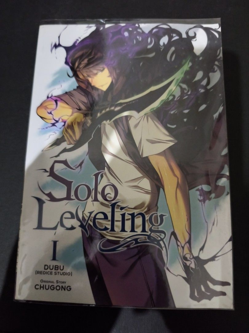 Solo Leveling Volume 1 (Category: Comics & Manga) located in Pasay City. Submitted by kuroe.0 (Listing ID 1406401521, Image 1). Description: Have flaws around the edges but looks brand new. includes: plastic cover MOP: Gcash/Maya.