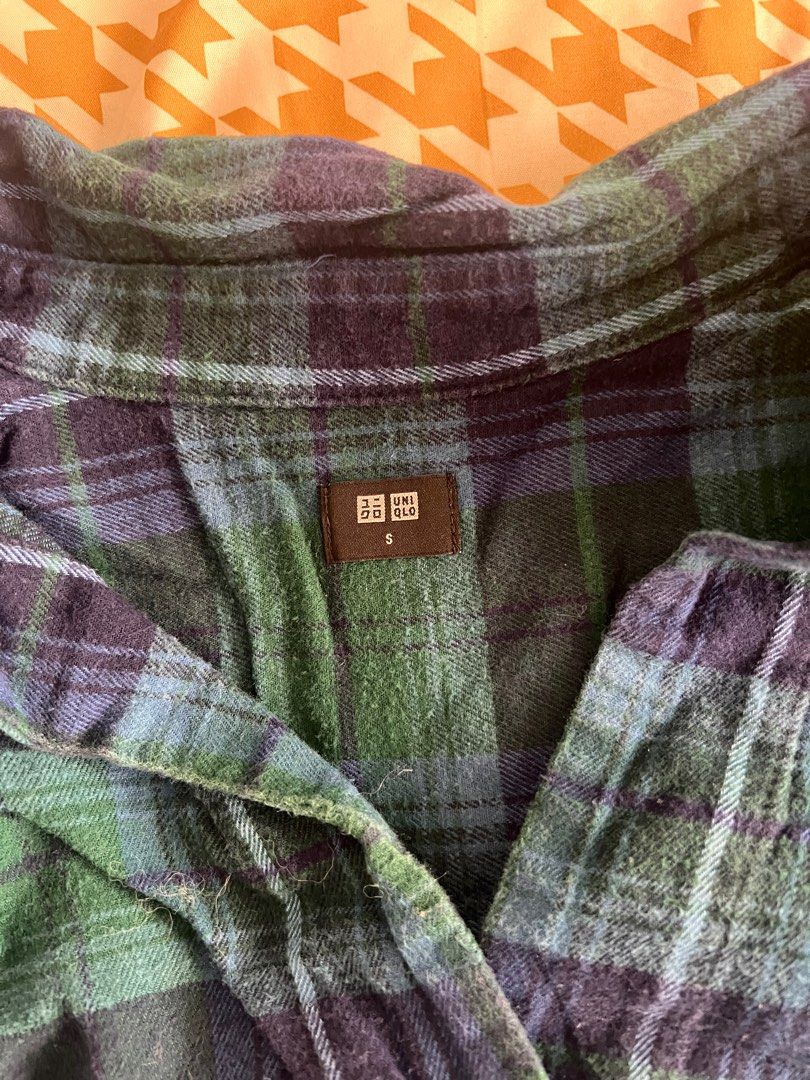Uniqlo Plaid Shirt (Category: Longsleeves) located in Manila. Submitted by dclttrwc (Listing ID 1406334180, Image 2). Description: - Uniqlo Plaid Shirt - Size: S - Color: Green and Navy - Classic plaid design - Good condition.