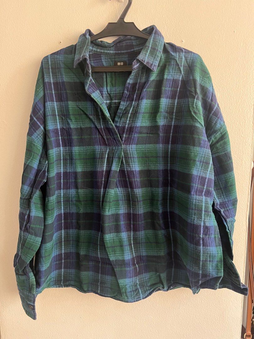 Uniqlo Plaid Shirt (Category: Longsleeves) located in Manila. Submitted by dclttrwc (Listing ID 1406334180, Image 1). Description: - Uniqlo Plaid Shirt - Size: S - Color: Green and Navy - Classic plaid design - Good condition.