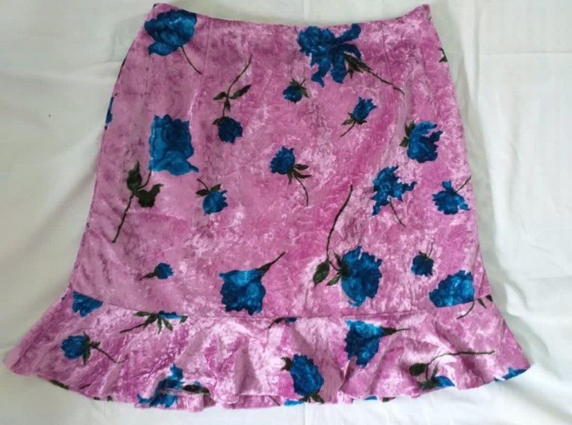 Vintage coordinates🍇 (Category: Sets or Coordinates) located in Caloocan City. Submitted by huntpicked (Listing ID 1332096544, Image 3). Description: Vintage velvet matching set which reminds me of Vintage Betsy Johnson velvet sets from the 90s but originally bought these from japan fits medium. .