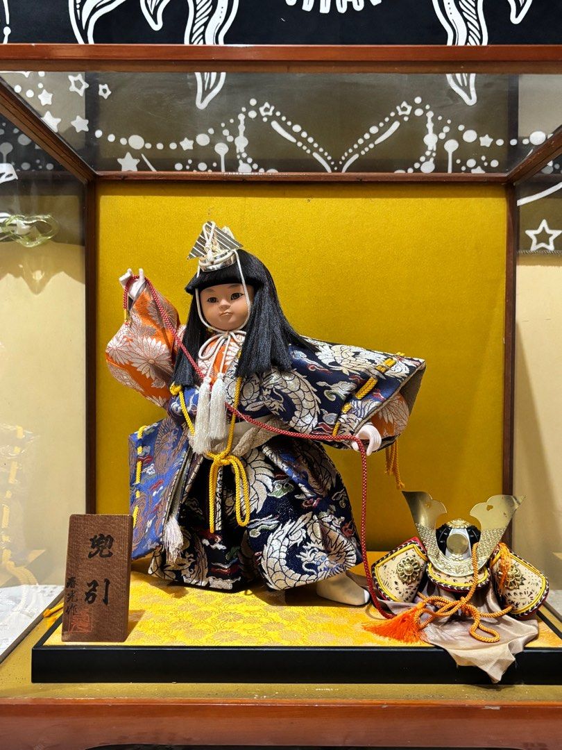 Vintage Japanese Samurai Doll in Display Case (Category: Vintage Collectibles) located in Pinamalayan. Submitted by dumpanddeclutter (Listing ID 1406375883, Image 2). Description: Vintage Japanese Samurai Warrior doll Musha Ningyō/Gogatsu Ningyō vintage collectible case size: height 18 inches width 12.5 inches length 18.5 inches ‼️free geisha and native american doll‼️.