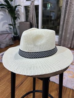 (Category: ) located in . Submitted by goldenthrift2025 (Listing ID 1406437439, Image 1). Description: .