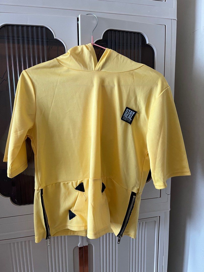 Yellow Short Sleeve Hoodie (Category: Others Tops) located in Manila. Submitted by lovedbyrid (Listing ID 1406285276, Image 1). Description: - Yellow short-sleeved hoodie.