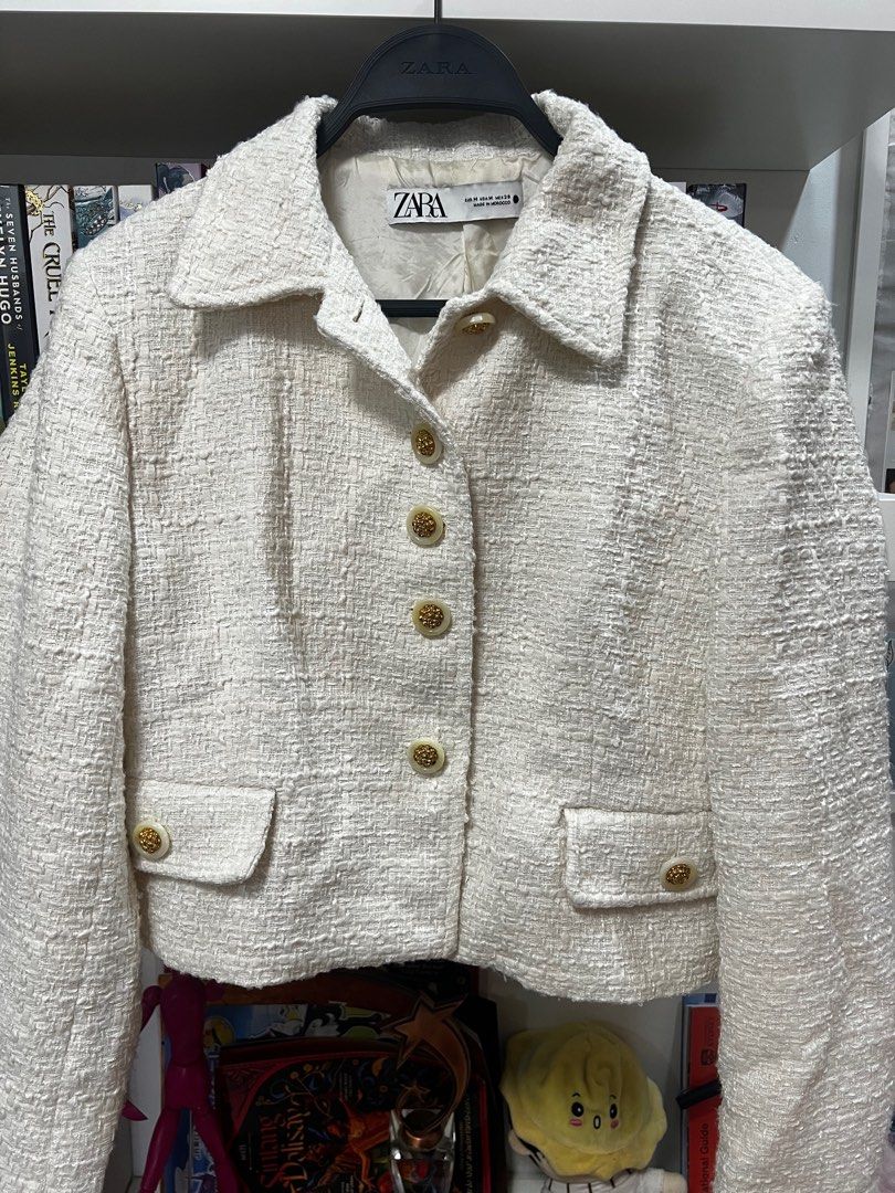 Zara White Tweed Jacket (Category: Coats, Jackets and Outerwear) located in Cainta. Submitted by chainm (Listing ID 1406307866, Image 2). Description: Small to semi large.
