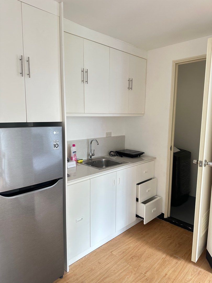 1BR unit for rent Solano Hills Condominium (Category: Apartments & Condos) located in Muntinlupa City. Submitted by jmp2021 (Listing ID 1406499700, Image 1). Description: semi-furnished condo unit for rent, long term only (min 1yr) 1mo adv 2 mo dep good for couple or small family. maximum 3 pax.