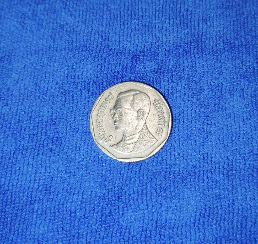 免運1999 (2542) 泰國THAILAND Rama IX Thai Coin 5 Baht 泰皇拉瑪九世五泰銖硬幣加重板Heavy Type,  書籍、休閒與玩具, 收藏、紀念品, 錢幣、紙鈔在旋轉拍賣