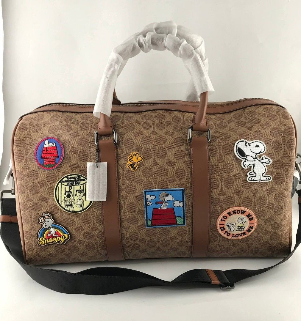 ☘️ CCH Venturer (Category: Luxury Bags & Wallets) located in Manila. Submitted by shan_kenz (Listing ID 1406469197, Image 2). Description: ☘️ CCH Venturer 45cm (L) x 26cm (H) x 21.5cm (W) P3,700 Actual Photo Plus SF.