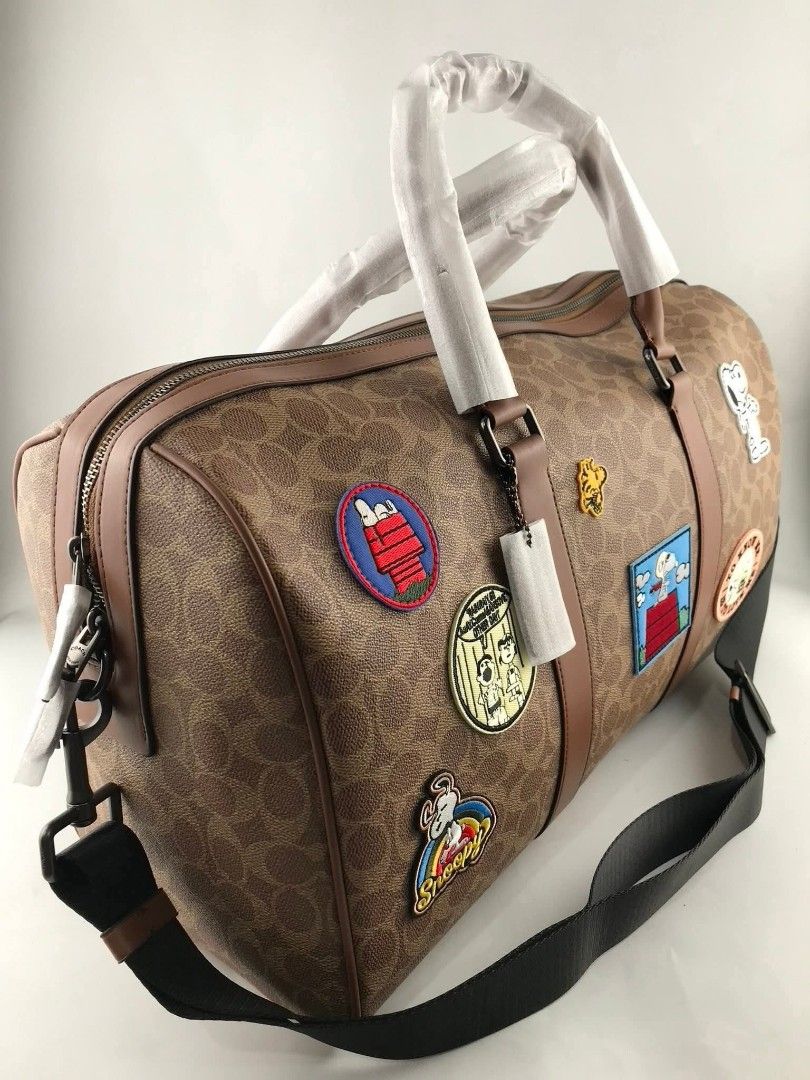 ☘️ CCH Venturer (Category: Luxury Bags & Wallets) located in Manila. Submitted by shan_kenz (Listing ID 1406469197, Image 3). Description: ☘️ CCH Venturer 45cm (L) x 26cm (H) x 21.5cm (W) P3,700 Actual Photo Plus SF.