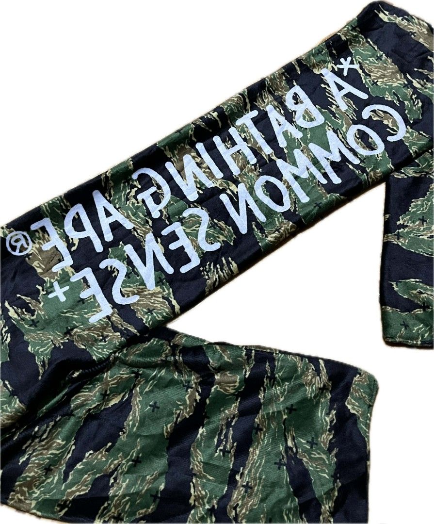 A BATHING APE X COMMON SENSE CAMOUFLAGE SHAWL (Category: Scarves) located in Taguig. Submitted by yyysl_owayyy (Listing ID 1406629604, Image 3). Description: A BATHING APE X COMMON SENSE CAMOUFLAGE SHAWL GOOD CONDITION +SF.