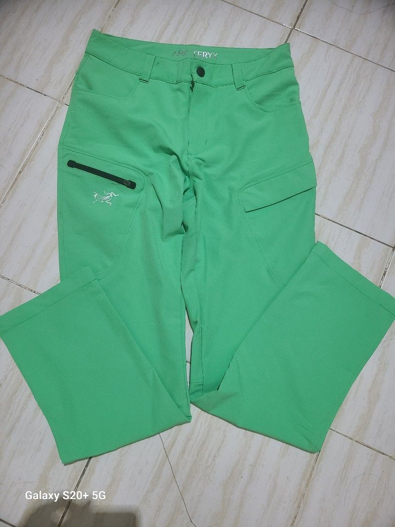 Arc'teryx Green Pants M/M (Category: Jeans) located in Zamboanga. Submitted by lakooti2934112 (Listing ID 1406542569, Image 1). Description: - Arc'teryx green pants - Size: M/M - Made in Vietnam - Features: - Side zippered pocket - Arc'teryx logo - Button and zipper closure - Material: Lightweight, breathable fabric.