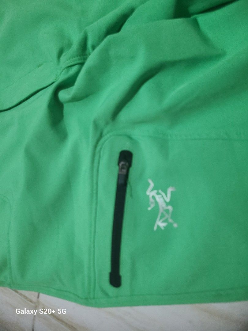 Arc'teryx Green Pants M/M (Category: Jeans) located in Zamboanga. Submitted by lakooti2934112 (Listing ID 1406542569, Image 2). Description: - Arc'teryx green pants - Size: M/M - Made in Vietnam - Features: - Side zippered pocket - Arc'teryx logo - Button and zipper closure - Material: Lightweight, breathable fabric.
