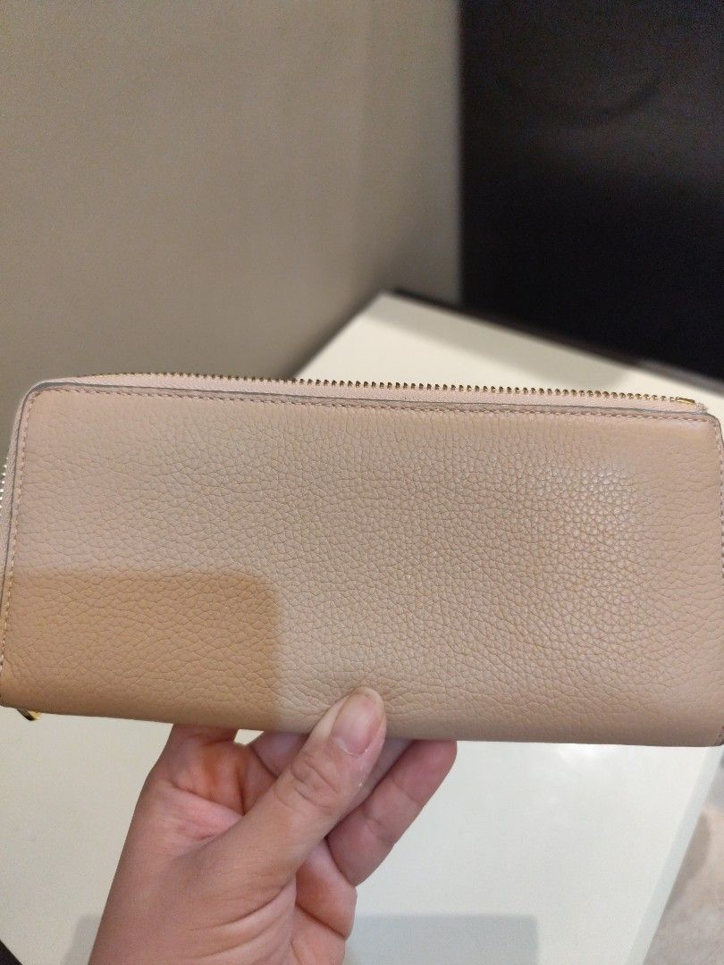 Authentic Chloe Leather Zip Around Wallet (Category: Luxury Bags & Wallets) located in Manila. Submitted by nnnlim (Listing ID 1406509240, Image 3). Description: - Authentic Chloe wallet - Zip-around closure - Bi-color design: Light pink and beige - Multiple card slots - Coin compartment - Includes wrist strap - Made of leather - Chloe logo detail.