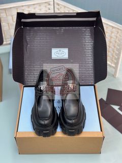 (Category: ) located in . Submitted by shoes.locker (Listing ID 1406478896, Image 1). Description: .