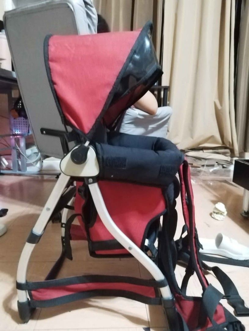 Baby Carrier for Hiking (Category: Carriers & Slings) located in San Mateo. Submitted by lengparlade (Listing ID 1406569420, Image 2). Description: Baby Caddy Backpack Carrier With very minor scratches on one side. Otherwise, in very excellent condition. Used during a travel abroad then stored 😊 Php4,800 (negotiable if kunin agad) RFS : Baby is too big for this na 😊.