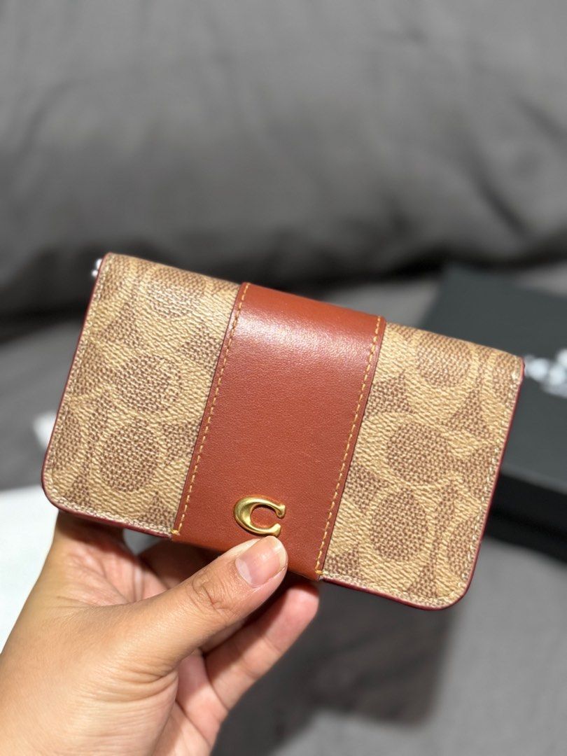 Coach Wallet (Category: Luxury Bags & Wallets) located in Bulacan. Submitted by kcbd08 (Listing ID 1406587282, Image 2). Description: Bought for ₱8450 With box and receipt from rustan .