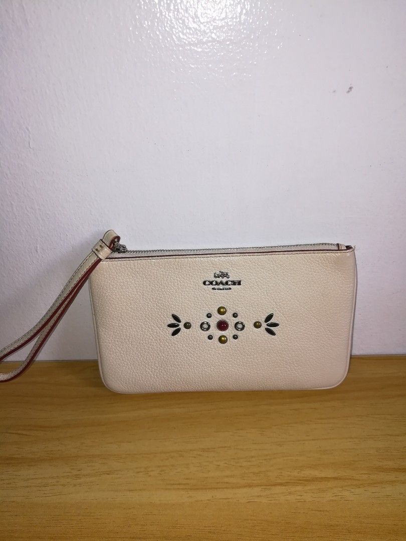 Preloved Coach wrislet (Category: Luxury Bags & Wallets) located in Mandaluyong City. Submitted by famstuffs (Listing ID 1406520493, Image 1). Description: original may issue po(pls see last pix) may konting tahi pero hindi naman noticeable.