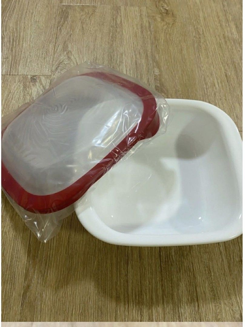 Authentic Corelle Snapware Winter Frost White 2-Piece Set (Category: Dinnerware & Cutlery) located in Manila. Submitted by sterling_grace (Listing ID 1406487048, Image 2). Description: Corelle Snapware Winter Frost White 2-piece set. Includes a 1.4L square serve and store container with a red-rimmed lid. The container is made of 3-layer laminated glass. The set is designed for versatile and beautiful transitions from serving to storing. The conta