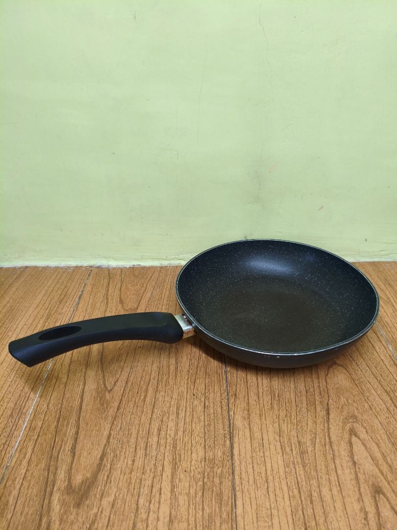 Fissler frying pan 24cm induction gas (Category: Cookware & Accessories) located in Bacoor. Submitted by iamcol33nlove (Listing ID 1406494076, Image 3). Description: Fissler Germany 24cm Frying pan granite coating Nonstick Gas Induction Location: San Nicolas 2 Bacoor Cavite.