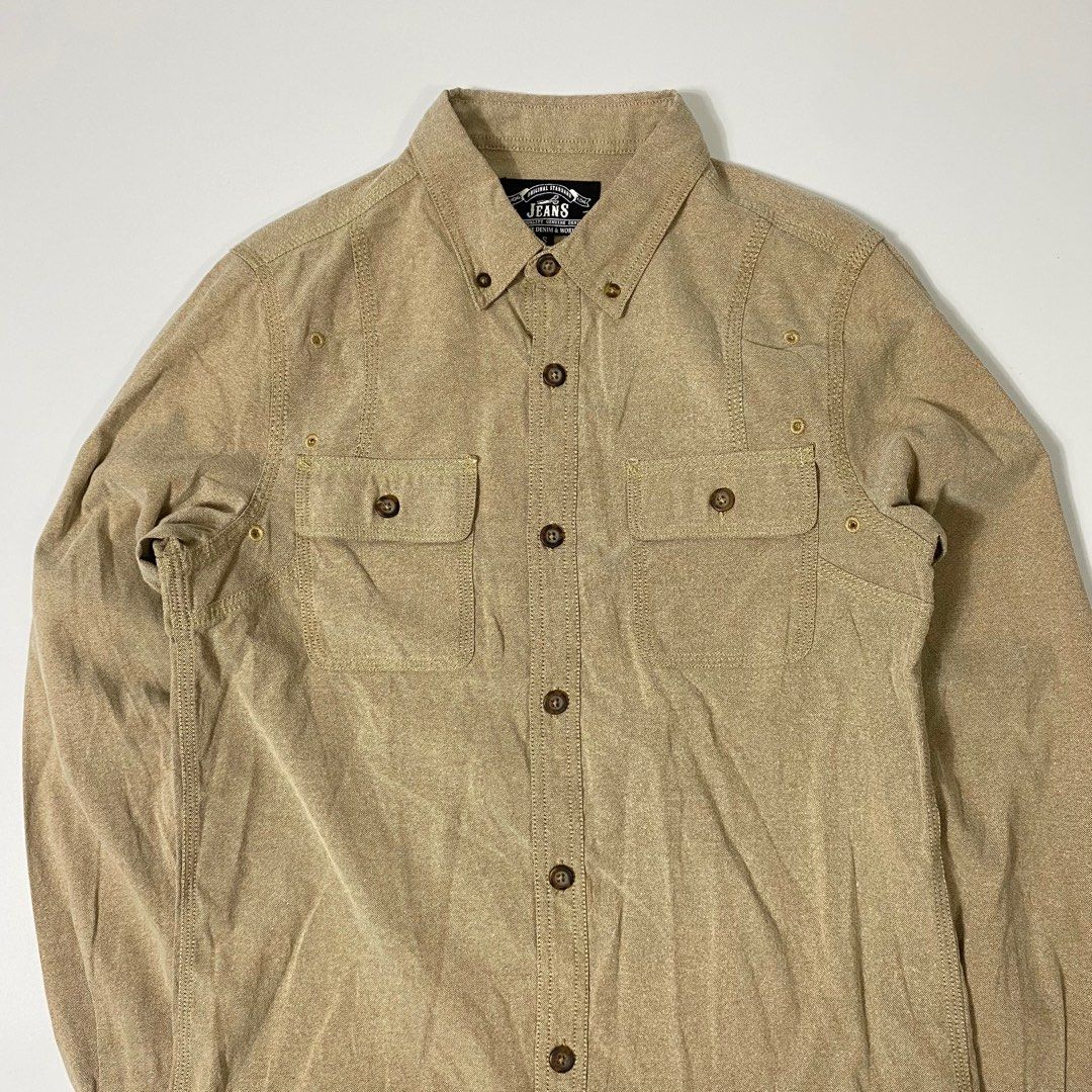 Full House Denim - Multi Pocket - Button Up Shirt (Category: Tshirts & Polo Shirts ) located in Las Pinas. Submitted by declutter_thing69 (Listing ID 1406612674, Image 2). Description: Full House Denim - Multi Pocket - Button Up Shirt Size : SMALL (fit to M-L) FLAT MEASUREMENTS Width : 18 inches Length : 26 inches Shoulders : 14 inches Sleeve : 25 inches 9/10 CONDITION •Multi Pocket •Button Ups •Made in Japan.