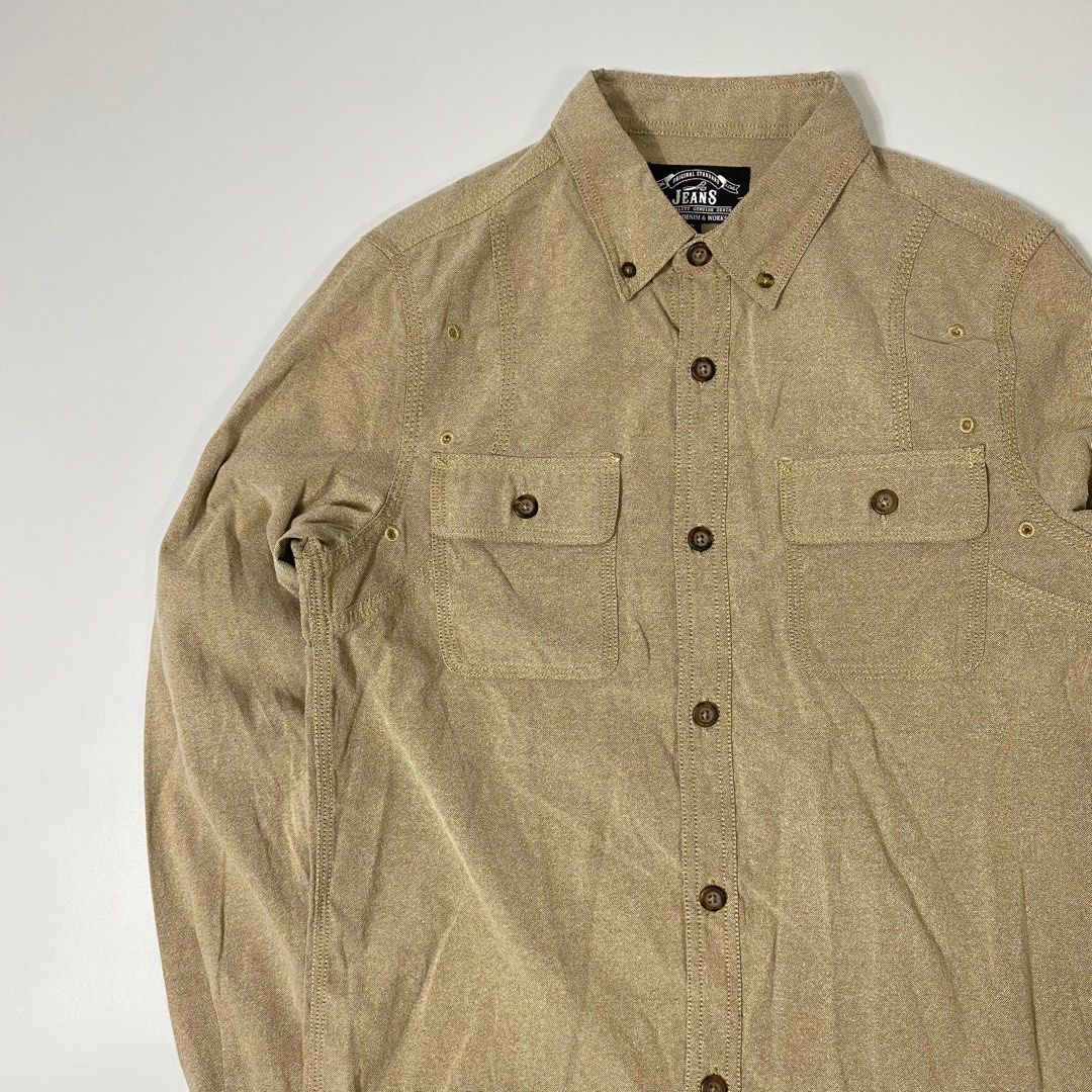 Full House Denim - Multi Pocket - Button Up Shirt (Category: Tshirts & Polo Shirts ) located in Las Pinas. Submitted by declutter_thing69 (Listing ID 1406612674, Image 3). Description: Full House Denim - Multi Pocket - Button Up Shirt Size : SMALL (fit to M-L) FLAT MEASUREMENTS Width : 18 inches Length : 26 inches Shoulders : 14 inches Sleeve : 25 inches 9/10 CONDITION •Multi Pocket •Button Ups •Made in Japan.