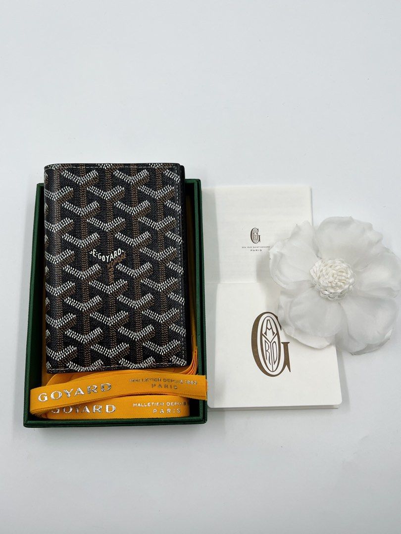 ⚜️Goyard Card & passport holder (Category: Luxury Bags & Wallets) located in Makati City. Submitted by 90sangel (Listing ID 1406448534, Image 3). Description: •Item: Goyard Card & Passport Holder 🤎🖤💳 •Size: M 3.5" x 5" •Condition: Gently Used, Good as New! *Goyardine Grenelle Passport Wallet ⚜️ hard to find. Item in great condition, best for travels!.