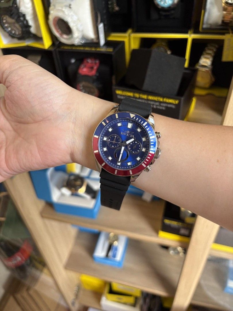 Invicta pro diver pepsi black strap mens watch (Category: Men's Watches) located in Pasig City. Submitted by chronostimepieces (Listing ID 1406566488, Image 1). Description: invicta Pro diver pepsi blue dial brand new complete set original box, tags, paperbag MOD:LALAMOVE/GRAB/LBC/MEETUP FOR MEET UP RESERVATION FEE IS 50% Downpayment MOP:GCASH/MARIBANK DM ME NOW LETS TALK ☺️.