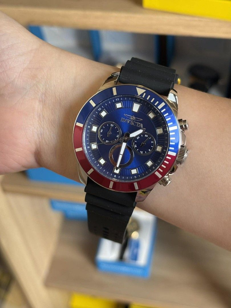 Invicta pro diver pepsi black strap mens watch (Category: Men's Watches) located in Pasig City. Submitted by chronostimepieces (Listing ID 1406566488, Image 2). Description: invicta Pro diver pepsi blue dial brand new complete set original box, tags, paperbag MOD:LALAMOVE/GRAB/LBC/MEETUP FOR MEET UP RESERVATION FEE IS 50% Downpayment MOP:GCASH/MARIBANK DM ME NOW LETS TALK ☺️.