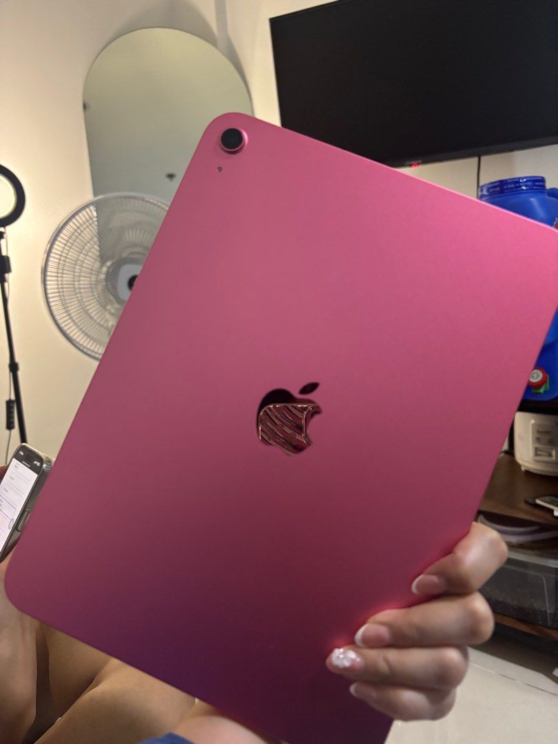 Ipad A16 (256gb) (Category: iPad) located in Makati City. Submitted by ksbsiisjnsos (Listing ID 1406514833, Image 2). Description: Ipad 11th gen pink 256gb Bought this last july 2025 sa beyond the box With warranty Comes with box Rfs: hindi na nagagamit .