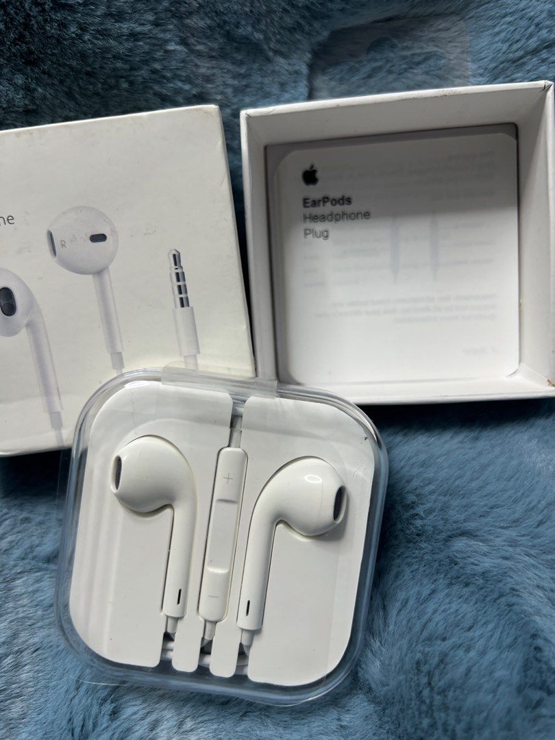 Jack Type 3.5Mm Earphone (Category: Earphones) located in Manila. Submitted by as_onlineshop11 (Listing ID 1406600425, Image 1). Description: .