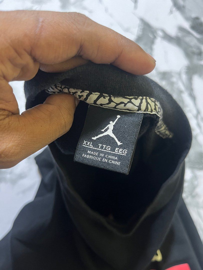 Jordan Black Sweatshirt XXL (Category: Coats, Jackets and Outerwear) located in Caloocan City. Submitted by yungbluhh (Listing ID 1406512449, Image 3). Description: Jordan XXL on tag 27L 23W Excellent Condition 800.