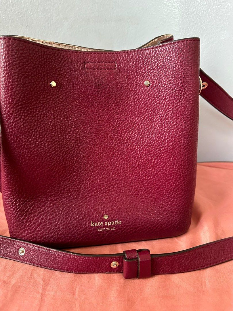 KATE SPADE MARTI BUCKET BAG SMALL (Category: Luxury Bags & Wallets) located in Panglao. Submitted by whatsdbuzz (Listing ID 1216540806, Image 3). Description: ♠️KATE SPADE MARTI BUCKET BAG SMALL 💯 original from 🇨🇦 ✅with tag & receipt ✅ used few times only ✅Issue: as seen on pics ✅ adjustable strap .
