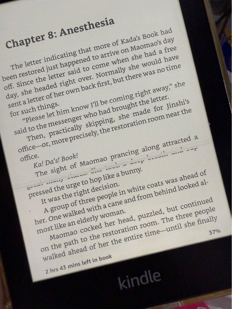 Kindle PPW 10th gen (Category: E-Readers) located in Bacoor. Submitted by ahhleey (Listing ID 1404311927, Image 3). Description: Issue: lines in the screen shown in the pic. Includes usb cable and box NO ADS ☺️.