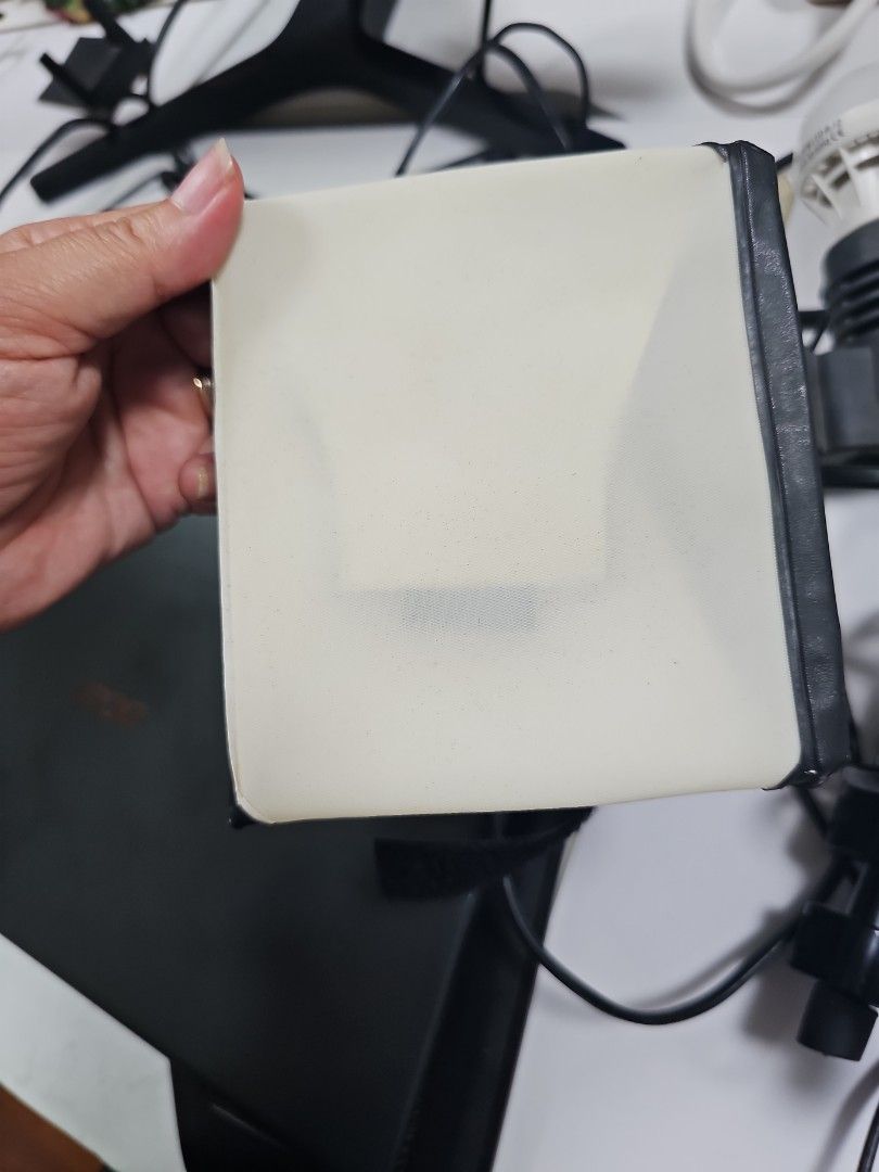 Light Diffuser (Category: Lighting & Studio Equipment) located in Singapore. Submitted by dorflash (Listing ID 1406588472, Image 3). Description: - Light diffuser for photography/videography. - Designed to soften and even out light. .