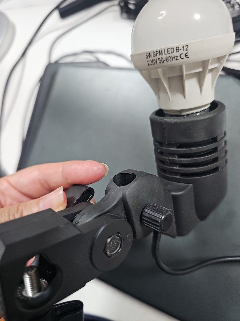 Light Diffuser (Category: Lighting & Studio Equipment) located in Singapore. Submitted by dorflash (Listing ID 1406588472, Image 1). Description: - Light diffuser for photography/videography. - Designed to soften and even out light. .