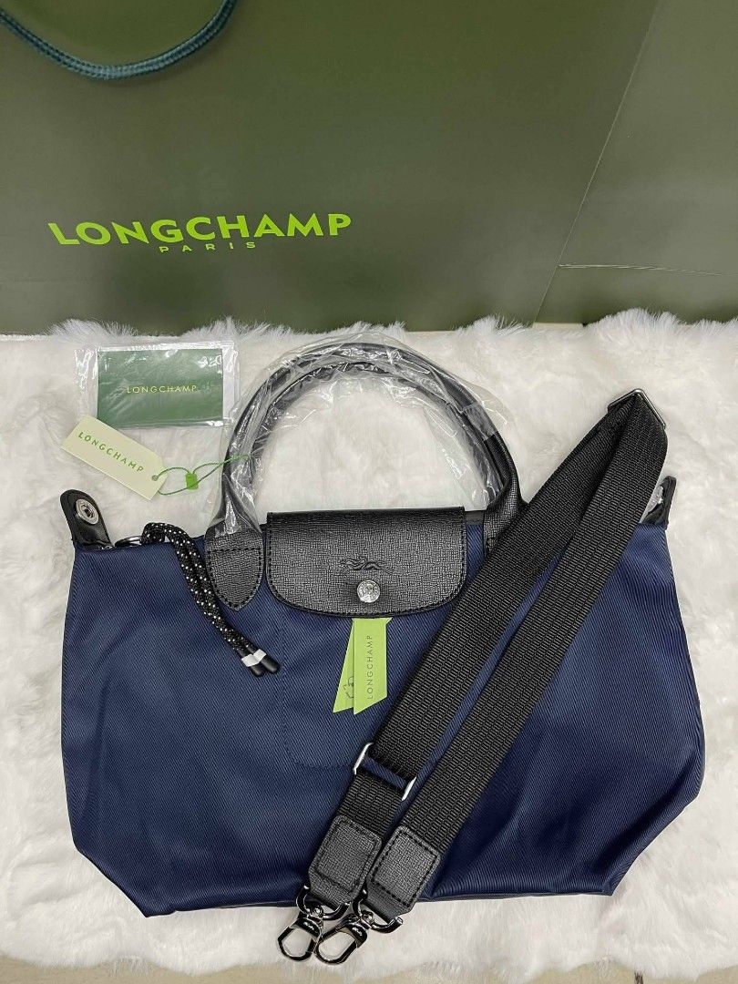 LongchampLe Pliage Energy Medium Top Handle Bag, (Category: Luxury Bags & Wallets) located in Santa Cruz. Submitted by janelovebagswatchesshoesph (Listing ID 1406579027, Image 2). Description: LongchampLe Pliage Energy Medium Top Handle Bag H28 x W32 x D17cm.