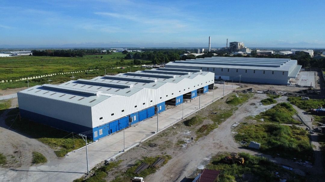 Mabalacat Pampanga Warehouse for Rent (Category: Commercial) located in Taguig. Submitted by realestateventureswithlean (Listing ID 1406615273, Image 2). Description: For Rent 📍Mabalacat Logistics Center, Pampanga Warehouse for lease, land lease, or built-to-fit arrangement Phase 1 consists of 11.6 hectares with complete land development by Q2 2024. With modern warehouses spanning 6,000 square meters gross leasable area 1000 sqm per warehouse To