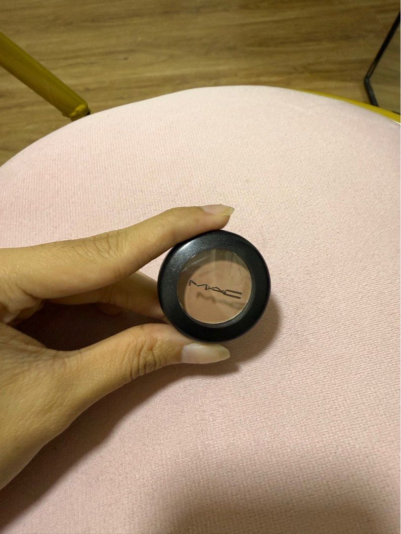 MAC Powder Kiss Soft Matte Eyeshadow - Soft Brown (Category: Makeup) located in Pasig City. Submitted by prelovederis (Listing ID 1406636693, Image 1). Description: - MAC Powder Kiss Soft Matte Eyeshadow - Soft Brown Shade -Barely used, swatched only -Original Price: ₱1,750 in store Barely used, only swatched Pick up only either lalamove or move it Will ship from Ortigas, Pasig .