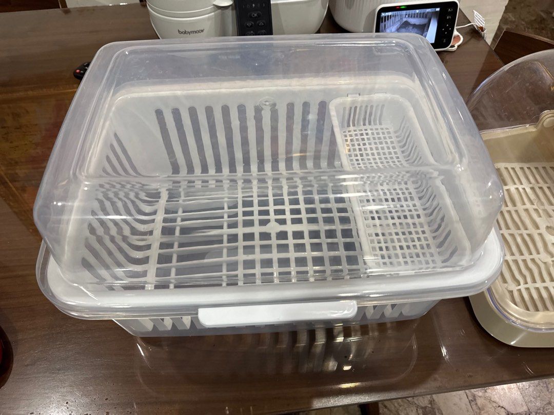 Megabox Covered Dish Rack (Category: Other Kitchenware & Tableware) located in Muntinlupa City. Submitted by goldinmygarage (Listing ID 1406635053, Image 2). Description: Used for a week lang while on travel Used with dry baby bottles Never po itong nabasa - White plastic dish rack - Clear cover to keep dishes clean - Main compartment for plates and bowls - Separate section for utensils - Practical for drying dishes and keeping your kitchen tidy.
