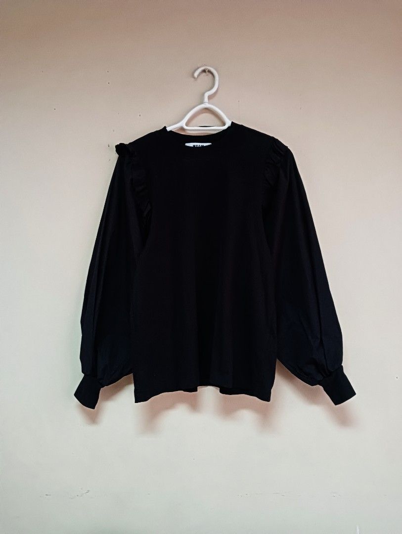 REPRICED/SALE: MSGM MILANO RUFFLE BLOUSE (Category: Blouses) located in Bauang. Submitted by 2ndskinz_by.irie (Listing ID 1406468471, Image 1). Description: MSGM Milano ruffle long sleeve Size: Xs Measurements- Length: 25" Width: 19" Sleeve: 26" Hem: 21.5" Like new condition 10/10 color rate Complete tags Auth 750 + sf repriced from: 1,499 price is final Shipping via jnt express La union 📍 DM 📩.