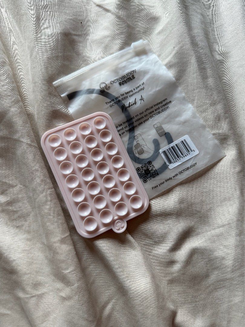 Octobuddy Double (Category: Other Mobile & Gadget Accessories) located in Quezon City. Submitted by nyeli (Listing ID 1406496145, Image 2). Description: Kept unused Extra pc Strong grip Authentic .