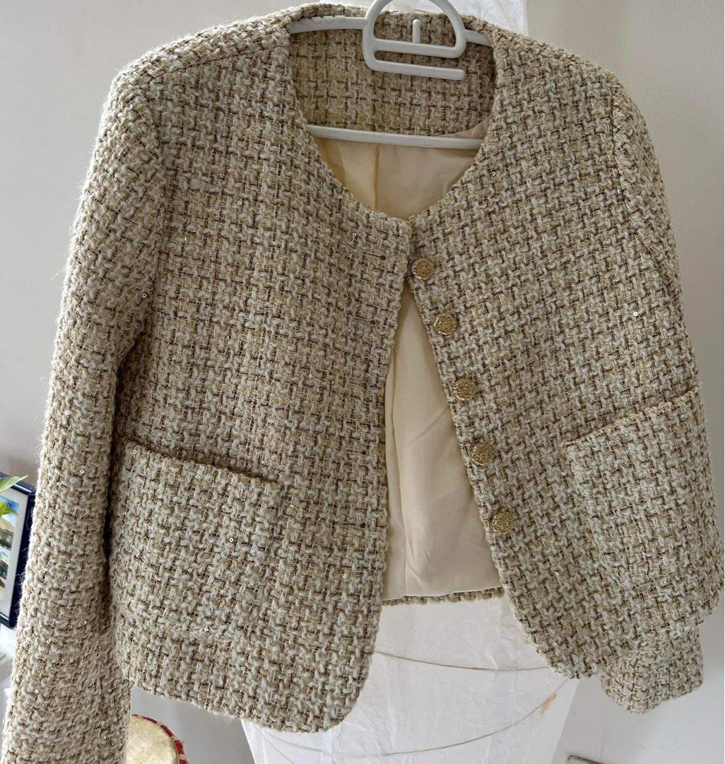 Plaid Blazer (Category: Others Tops) located in Marikina City. Submitted by ichpd (Listing ID 1406590365, Image 2). Description: .