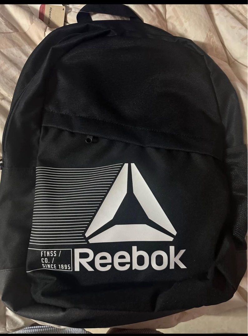 Reebok Training Backpack DU3002 Black (Category: Backpacks) located in Quezon City. Submitted by shelopez (Listing ID 1406611816, Image 1). Description: P850 pesos + Shipping fee REEBOK BACKPACK ORIGINAL ‼️‼️‼️ FROM JAPAN BRAND NEW Y4,000 yen or P1800 pesos original price! Location: North Fairview or Tomas Morato, Quezon City - Reebok backpack in black - Features the Reebok logo - Main compartment for storage - Front pocket for easy access - Adju