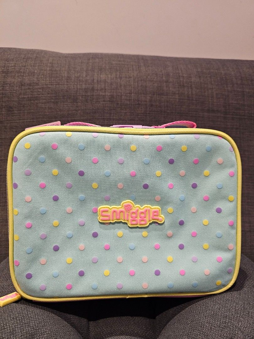 Smiggle Lunchbox - Polka Dot Design (Category: Food Organisation & Storage) located in Singapore. Submitted by 7lvia (Listing ID 1406609479, Image 1). Description: Brand new Smiggle lunch box..