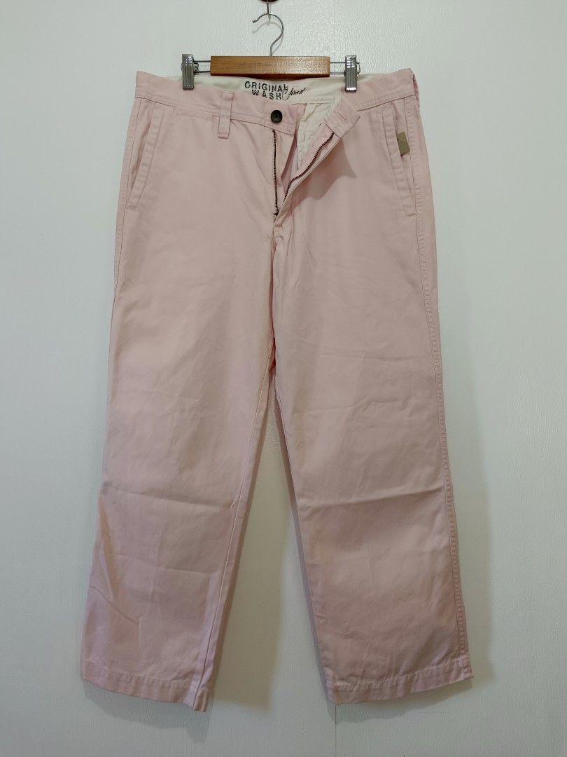 Uniqlo Pink Chino Pants (Category: Chinos) located in Santo Tomas. Submitted by michael40593 (Listing ID 1406610679, Image 1). Description: UNIQLO Chinos, Straight, Pink Size W33 L36 No issue Excellent condition P450 free ship MOP Gcash Via J&T Location del Norte ✉️✉️✉️ .